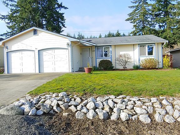 3rd image of 1572 Country Club Dr