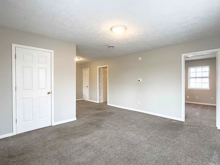 404-19 Thompsonville Ln — Photo 2