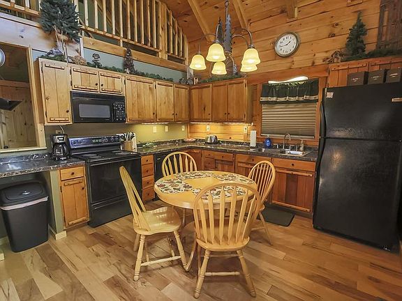 2nd image of 1711 Silver Poplar Ln