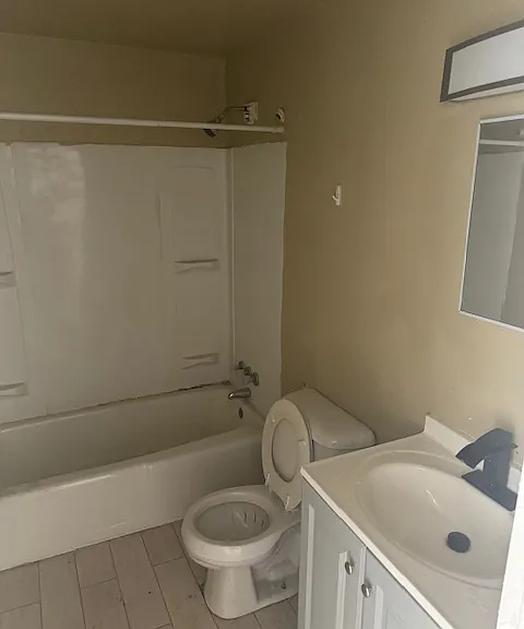 700 Grant St #6 — Photo 2