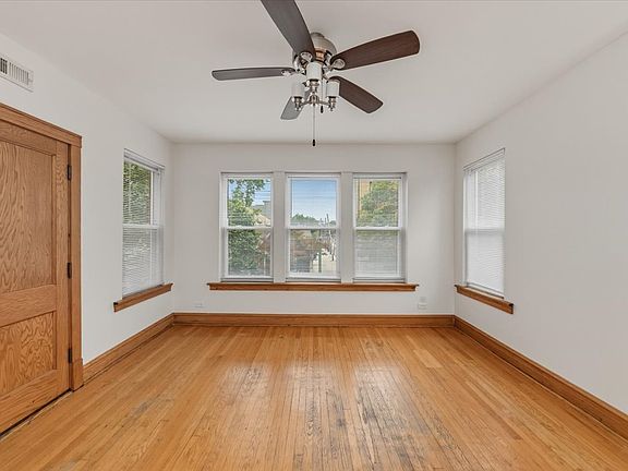 2nd image of 2323 W Shakespeare Ave #2