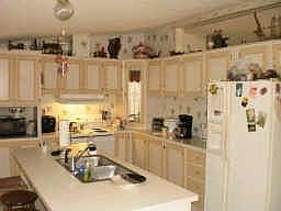 another view of kitchen-all appliances stay with house