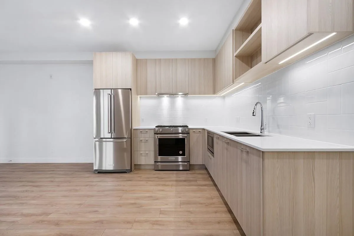2 bed, 729 sqft, $2,400 — Photo 4
