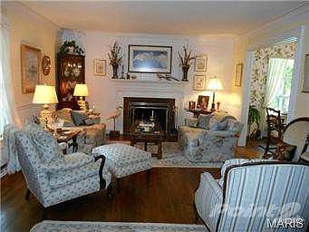 Spacious Living Room!