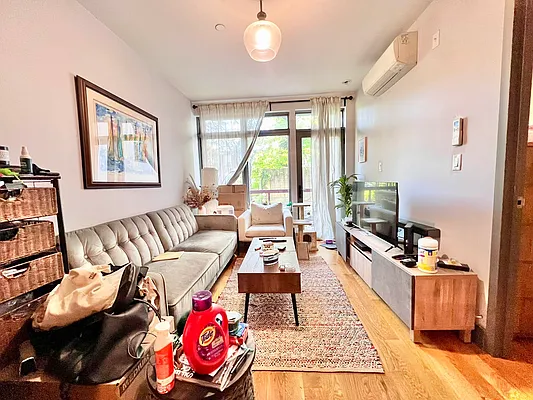 Rented by ERNY LLC | media 24