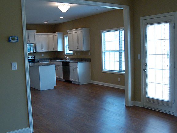 5th image of 105 Janice Dr