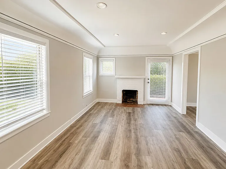 88 S Allen Ave — Photo 16