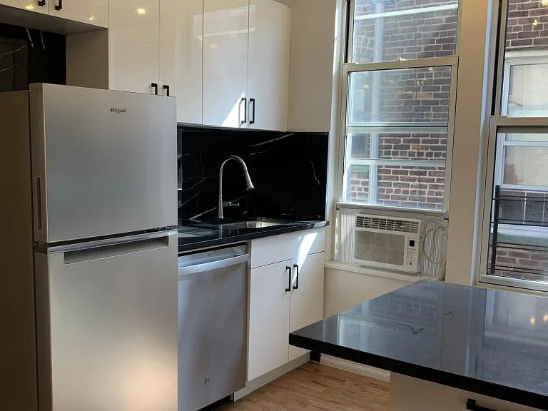 2540 Steinway St #2F — Photo 2