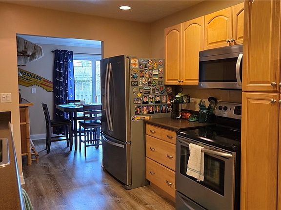 3rd image of 9284 Willow Ln