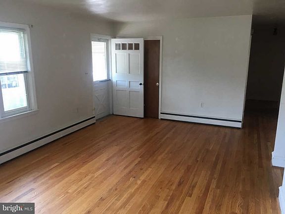 4th image of 17 Elizabeth Ave