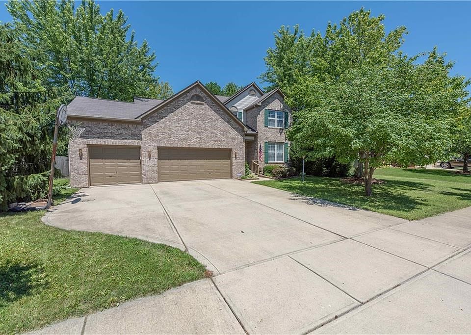 Welcome Home to this 4 Bedroom Beauty!