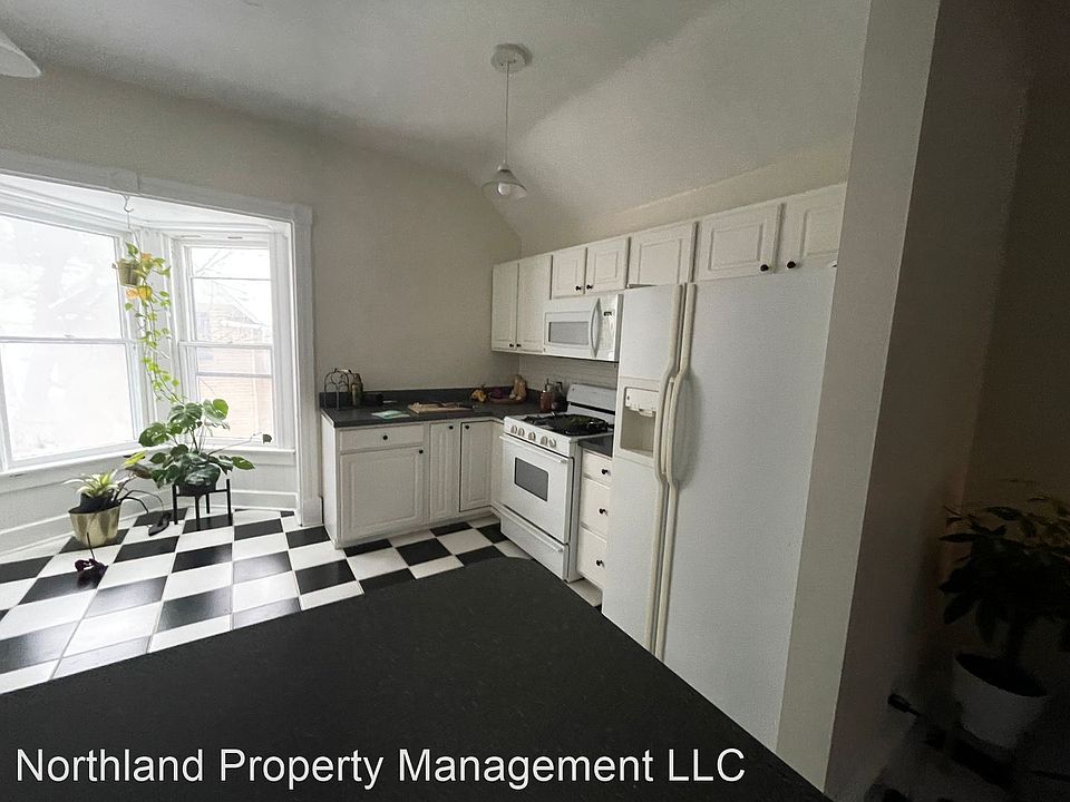 2nd image of 224 W 8th St Unit 8-3