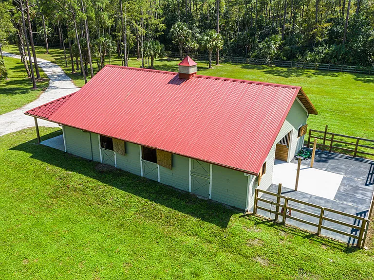 1835 Stallion Dr #STALLS — Photo 31