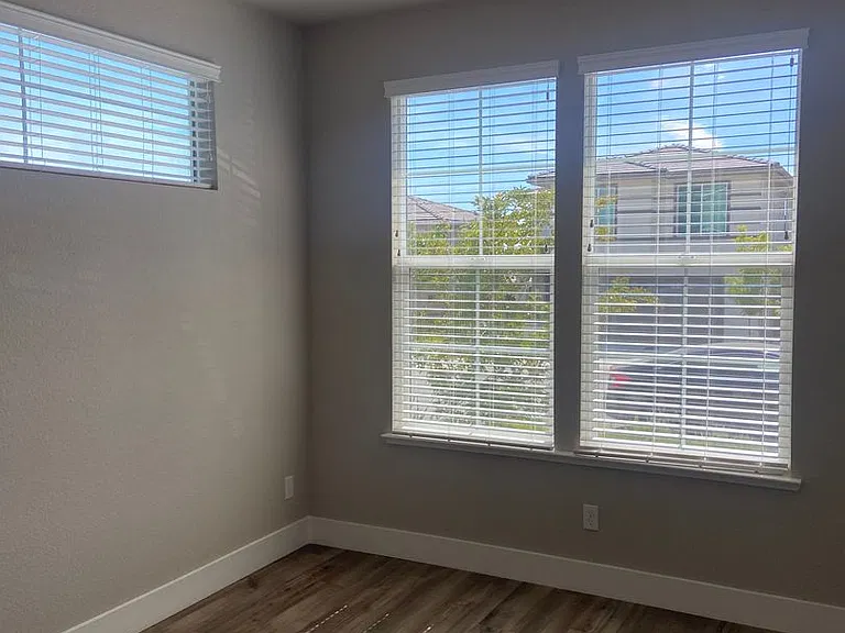 1466 Seneca Cir — Photo 14