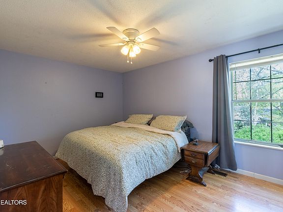 5th image of 2204 Bishops Bridge Rd
