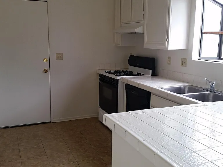 14176 Poplar St — Photo 2