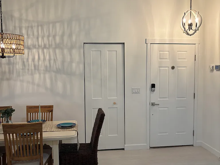 Foyer / entry door