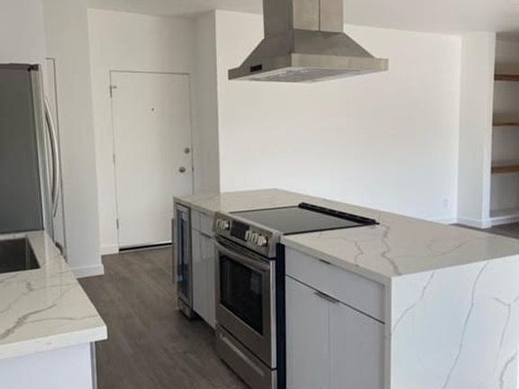 4th image of 2400 Beverley Ave APT 10