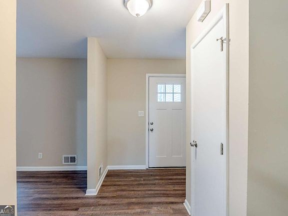 3rd image of 2202 Troutdale Dr