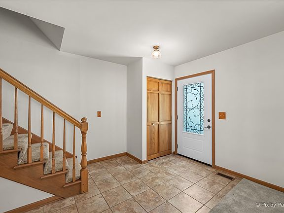 2nd image of 221 Foxmoor Rd