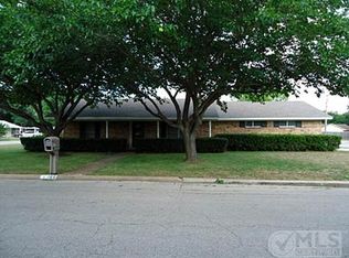 100 Kathryn Dr, Sanger, TX 76266
