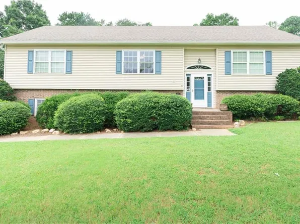 106 Guinevere Ct, King, NC 27021