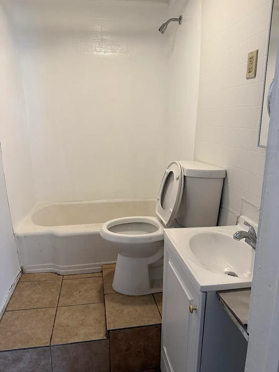Building Photo - 2725 S Union Ave #2F
