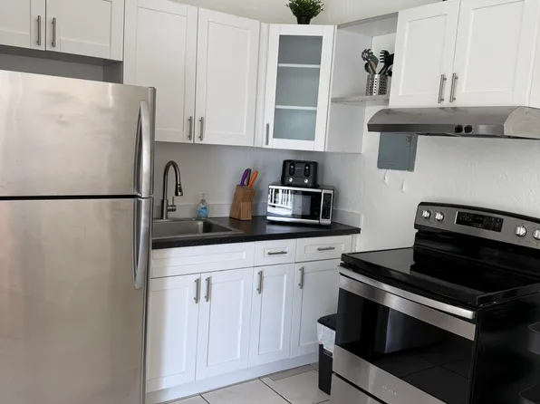 5896 SW 66th St APT 11, South Miami, FL 33143