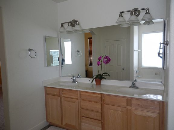 4th image of 2784 Holland Pl