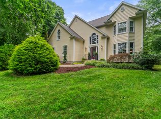 17 Skyview Rd, Monroe, CT 06468