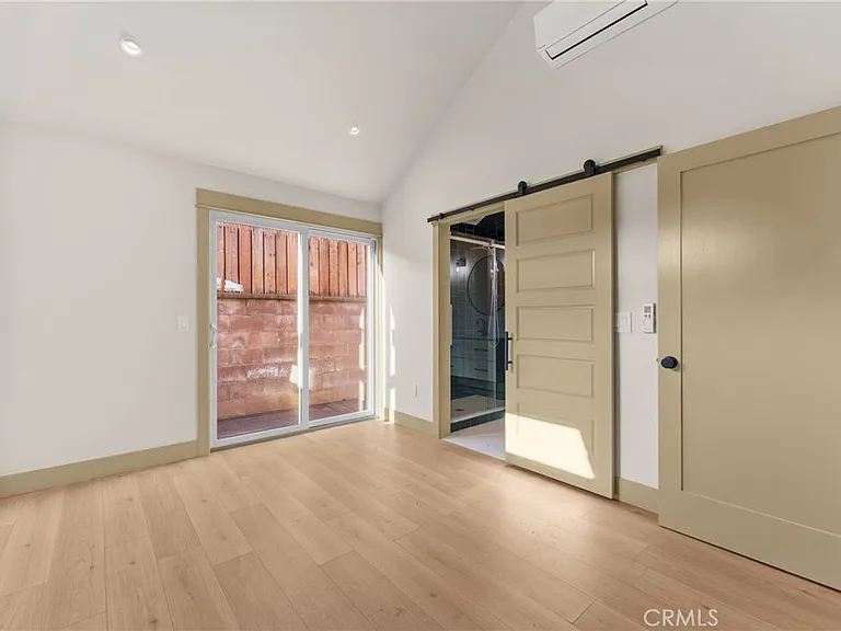 5409 Magnolia — Photo 10