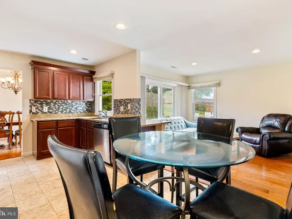 111 Park Hill Ln, Sterling, VA 20164