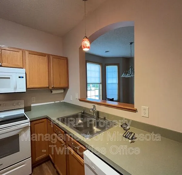 1033 Traditions Ct — Photo 5