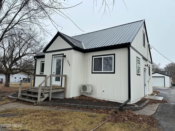 205 Pheasant Ave, Hayti, SD 57241