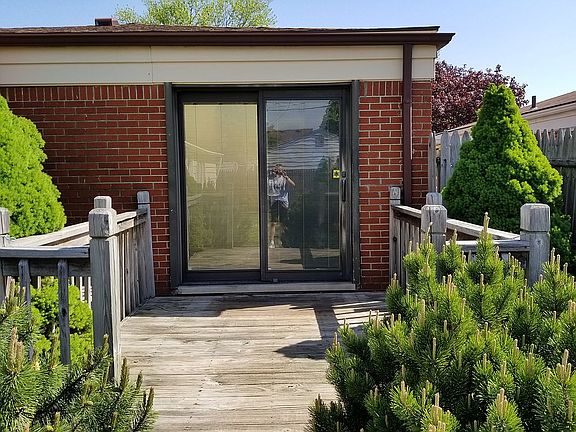 5th image of 14833 Morris Ave