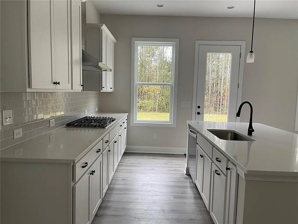 5 bed, 4.0 bath, 3422 sqft, $3,100 — Photo 4