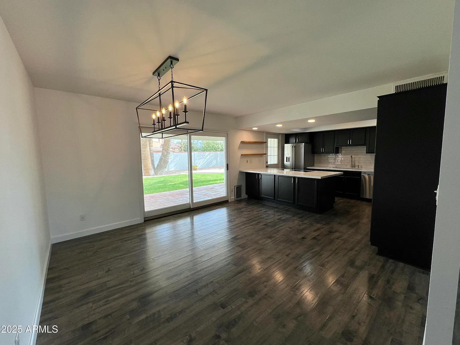 3 bed, 2.0 bath, 1400 sqft, $3,200 — Photo 3