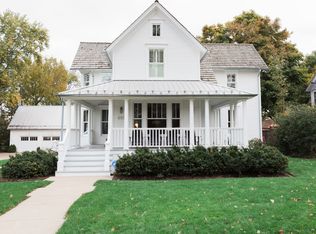 609 S Grove Ave, Barrington, IL 60010