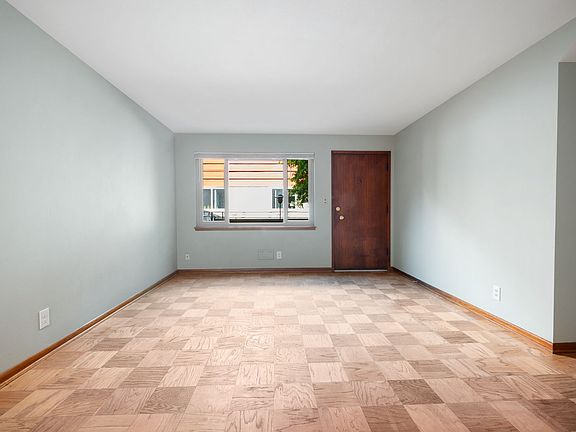 4th image of 2327 NE 55th St #2331-1/2