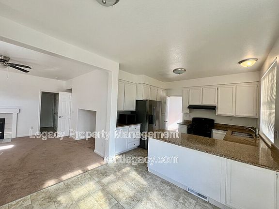 5th image of 2750 Parkview Ter