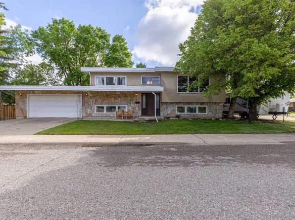 5 W Larkspur Rd N, Lethbridge, AB T1H 4J6