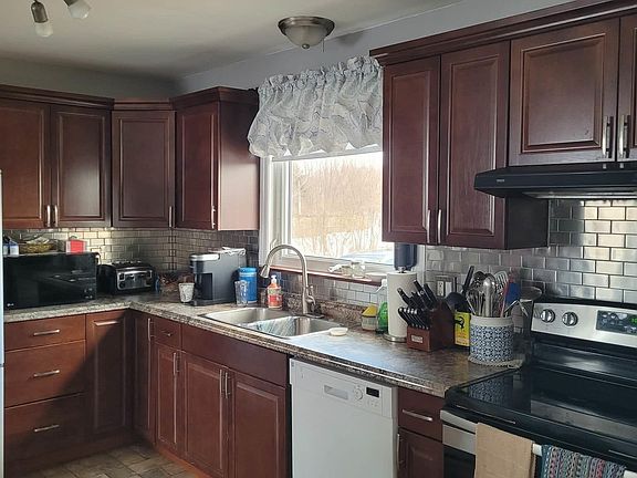 5th image of 588 Lingan Rd