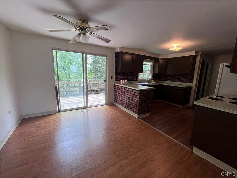 645 Sunflower Dr — Photo 3