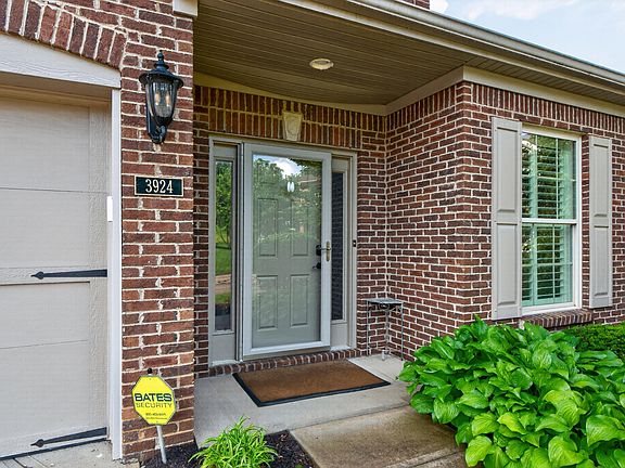4th image of 3924 Castlebridge Ln