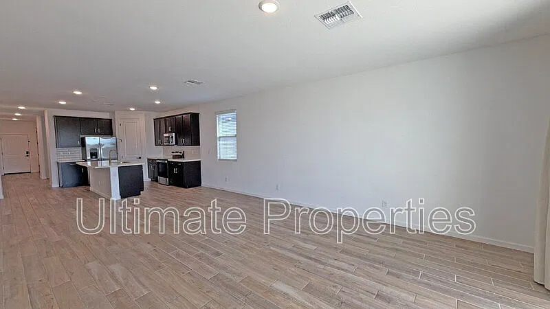 4 bed, 3.0 bath, 2075 sqft, $2,295 — Photo 4
