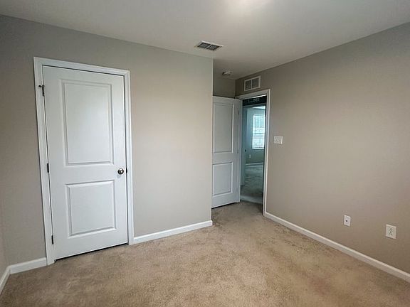 5th image of 208 Lorraine Dr