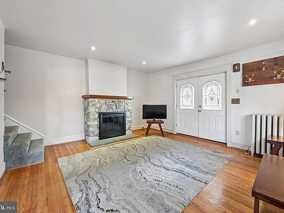 5th image of 328 Blanchard Rd