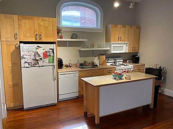 4th image of 2312 Grove Ave