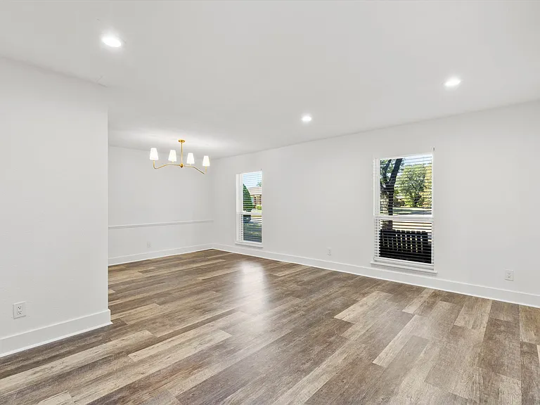 2814 Lindbergh Dr — Photo 6