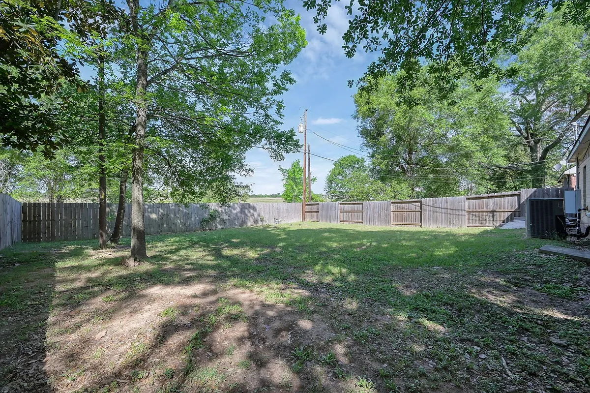 Building Photo - 125 Pine Mdws